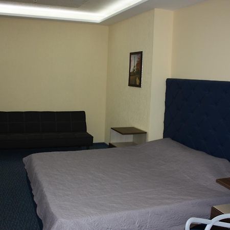 Solnechny Hotel Dnipro Bagian luar foto